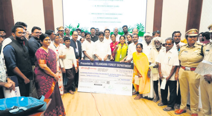 అమ్రాబాద్ గిరిజనుల పునరావాసానికి చెక్కుల పంపిణీ