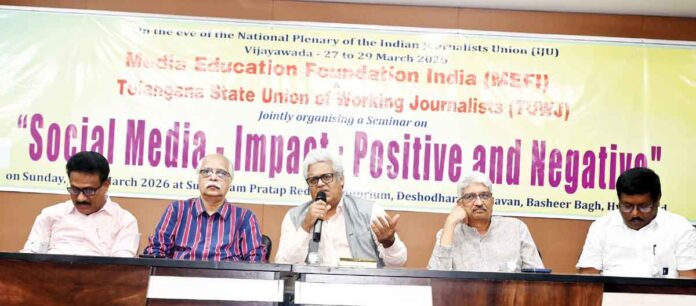 సోషల్ మీడియాకు స్వీయ నియంత్రణ అవసరం