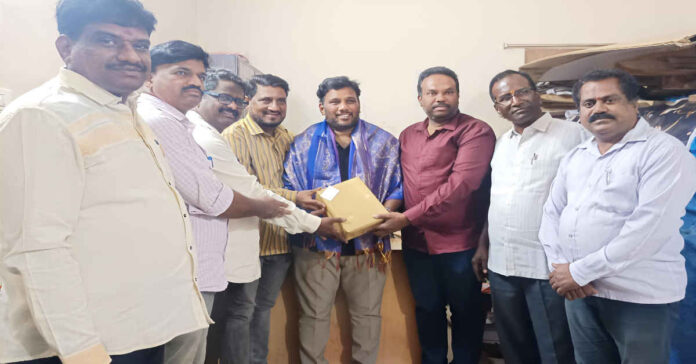 సేవతోనే రాజకీయ పదవులకు గుర్తింపు