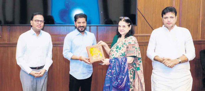 సీఎం రేవంత్రెడ్డితో మేనకా గాంధీ భేటీ