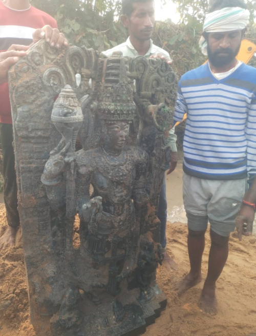 మాదారంలో బయటపడ్డ పురాతన విష్ణుమూర్తి విగ్రహం