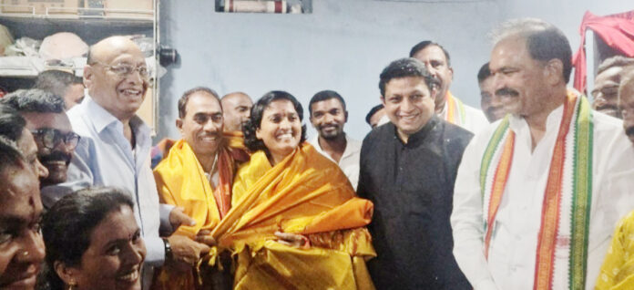 మా ప్రాంత బిడ్డ ఐఏఎస్ సాధించడం గర్వకారణం..