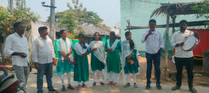 మత్తు పానీయాల నివారణపై కళాజాతబృందం అవగాహన