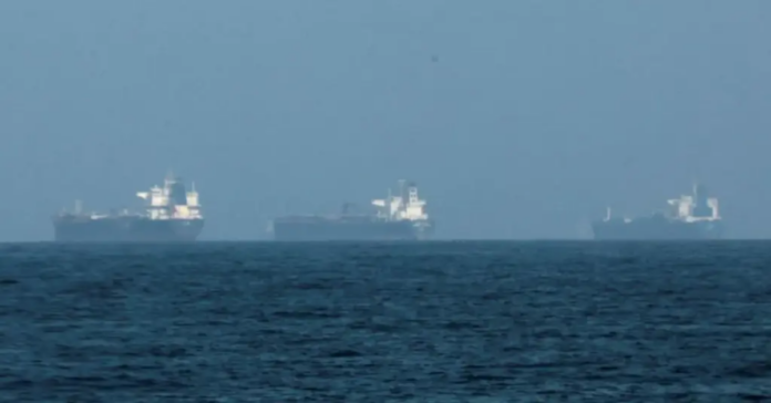 Ship traffic completely paralyzed in the Strait of Hormuz