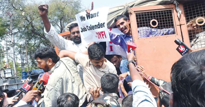 ఉద్యోగాల కోసం అసెంబ్లీ ముట్టడి