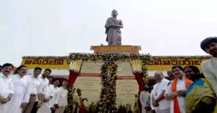 పొట్టి శ్రీరాములు విగ్రహాన్ని ఆవిష్కరించిన సీఎం చంద్రబాబు