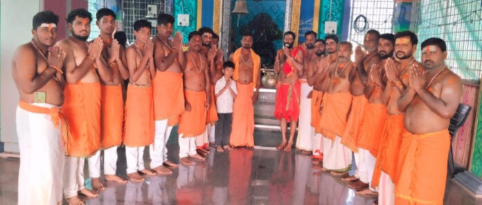 పెద్దమ్మతల్లి ఆలయంలో హనుమాన్ భక్తుల పూజలు