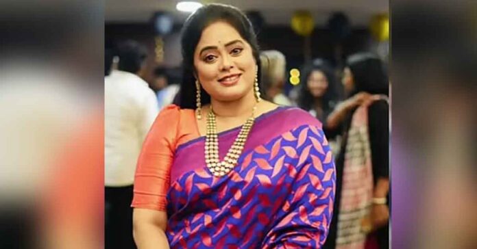 నటి దేవీప్రియ కారుకు ప్రమాదం.. డ్రైవర్ మృతి