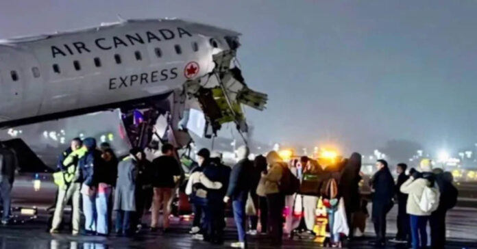 ఫైర్ ట్రక్కును ఢీకొట్టిన విమానం..71 మంది ప్రయాణికులు..!