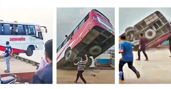 నదిలోకి దూసుకెళ్లిన బస్సు.. 10 మంది మృతి