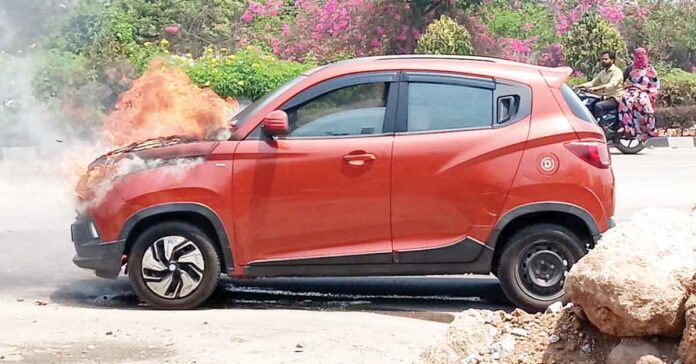 జాతీయ రహదారిపై కారు దగ్ధం