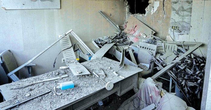 టెహ్రాన్లోని గాంధీ ఆస్పత్రిపై ఇజ్రాయిల్ వైమానిక దాడులు