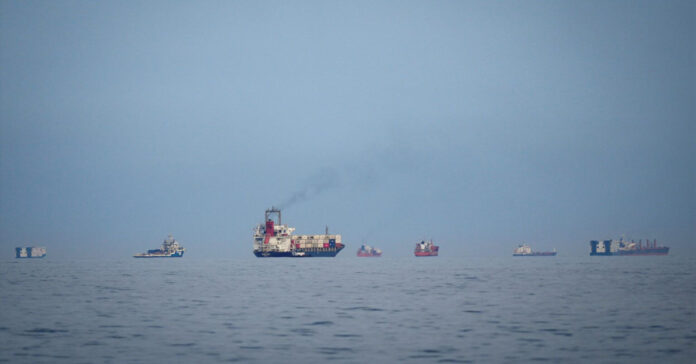 హర్మూజ్ జలసంధి గుండా పాకిస్థాన్ నౌకలకు గ్రీన్ సిగ్నల్