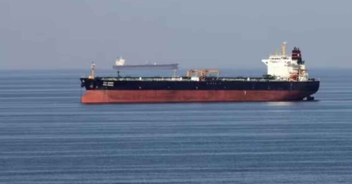 హార్ముజ్ జలసంధిలో ఆగిన నౌకాయానం