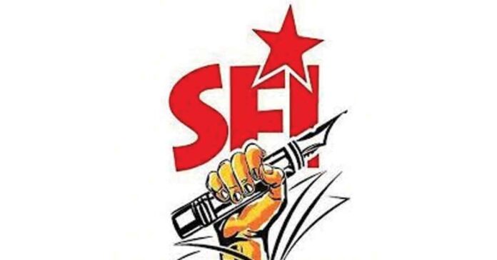 పేద విద్యార్థులను కించపరిచిన గరికపాటి