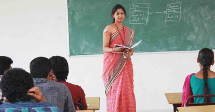 టీచర్ల వేతనాలపై విద్యాకమిషన్ సిఫారసులు సరికాదు