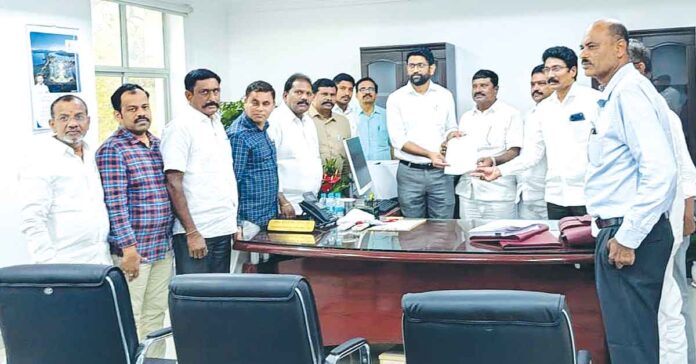 మూడో డిస్కం ఏర్పాటును పున: పరిశీలించండి