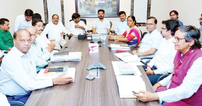 మూడు దశల్లో ఆలయ అభివృద్ధి