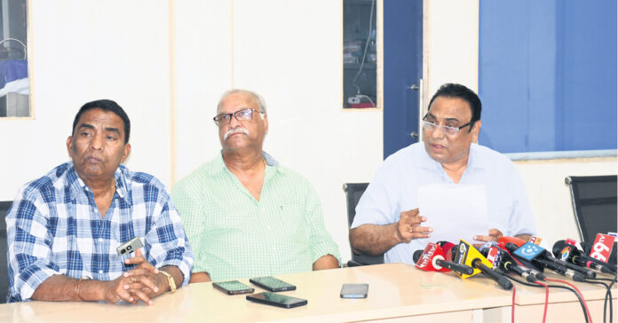 తెలియదు.. సంబంధం లేదు!