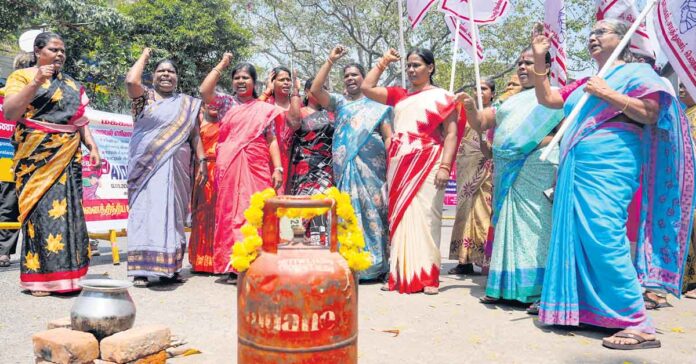 CITU calls for protests at workplaces over gas and fuel shortages