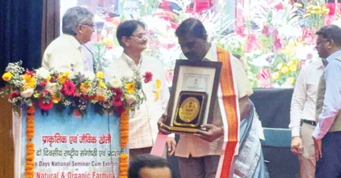 లోకసాని పద్మారెడ్డికి ఛాంపియన్ ఫార్మర్ అవార్డు