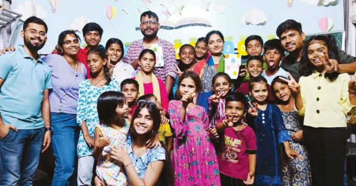 అక్షర సేద్యం చేస్తున్న చిన్నారి ముస్కాన్