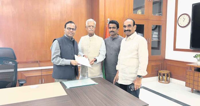 విత్తనోత్పత్తి క్షేత్రాల భూములను కాపాడాలి