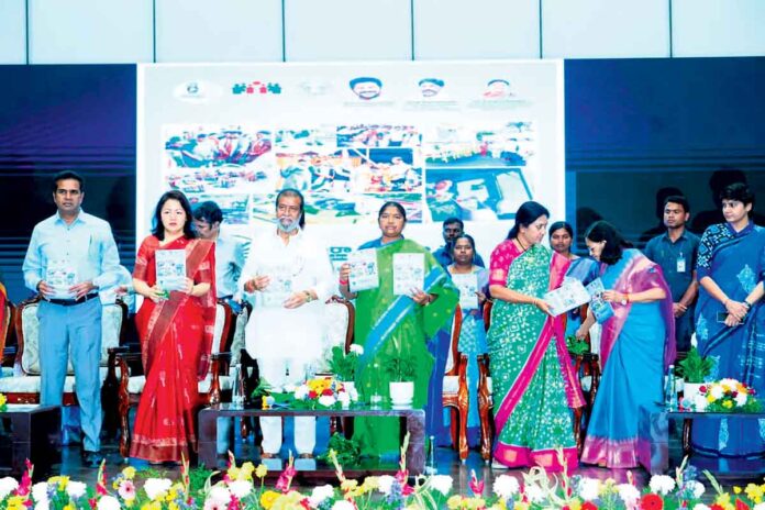 మహిళలతోనే సమాజాభివృద్ధి