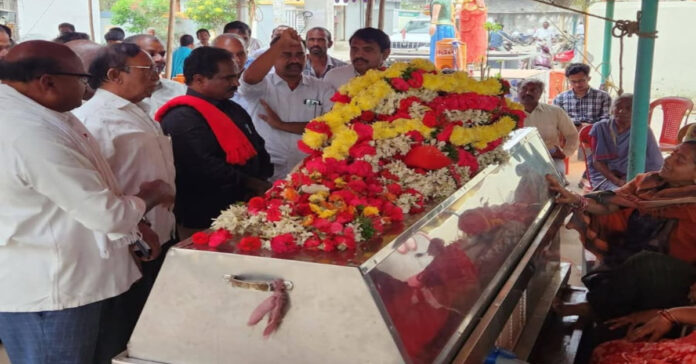 రాజమౌళి భౌతికకాయానికి నివాళులర్పించిన జాన్వెస్లీ