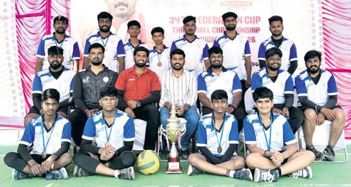 త్రోబాల్లో కాంస్యం