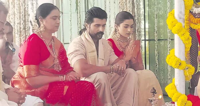 నల్లమలలో హీరో విజయ్ దేవరకొండ దంపతుల సందడి