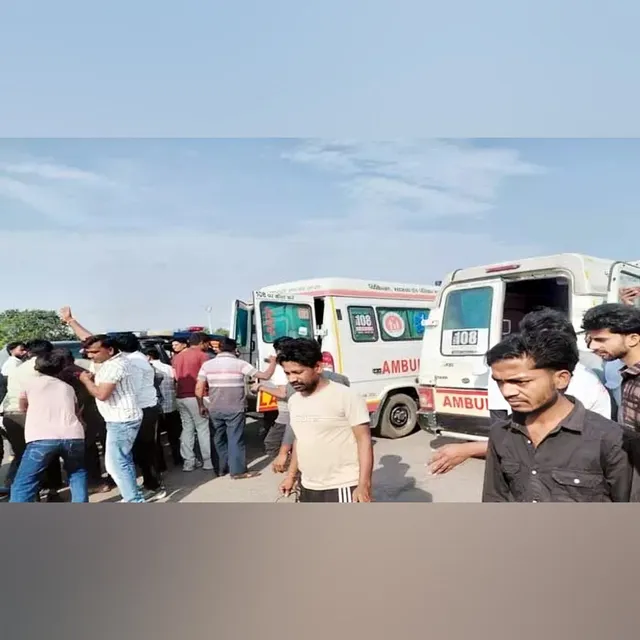 కంటైనర్ని ఢీకొన్న వ్యాన్..8 మంది మృతి