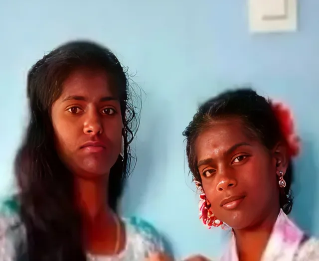 చెరువులో దిగి అక్కాచెల్లెళ్లు మృతి..