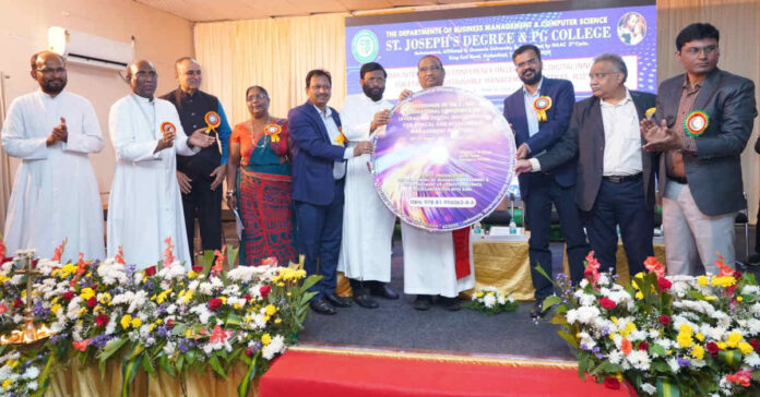 డిజిటల్ యుగంలో డేటా గోప్యతను కాపాడాలి