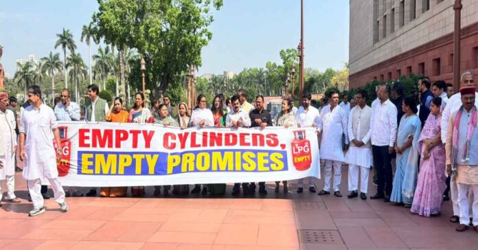 Opposition MPs protest in front of Parliament