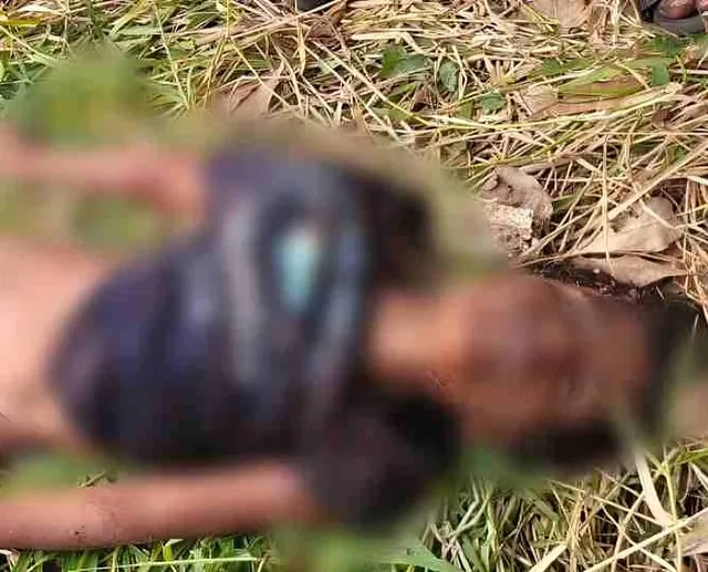 రక్తపు మడుగులో బాలుడి మృతదేహం..