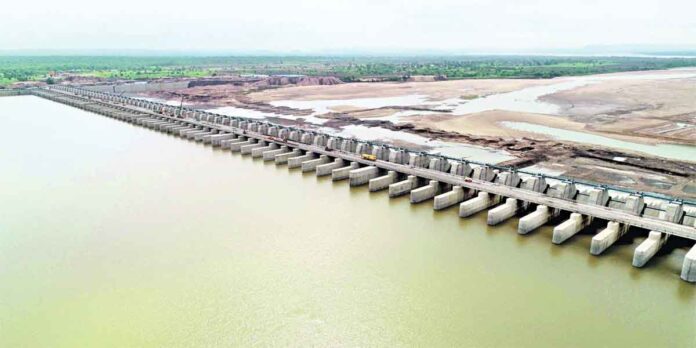 నీటిపారుదల రంగానికి కోత