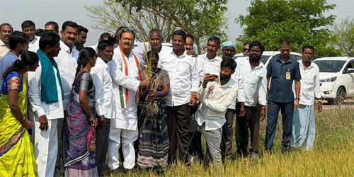 వడగండ్ల వానతో పంటల నాశనం..రైతులకు భరోసా ఇచ్చిన షబ్బీర్ అలీ