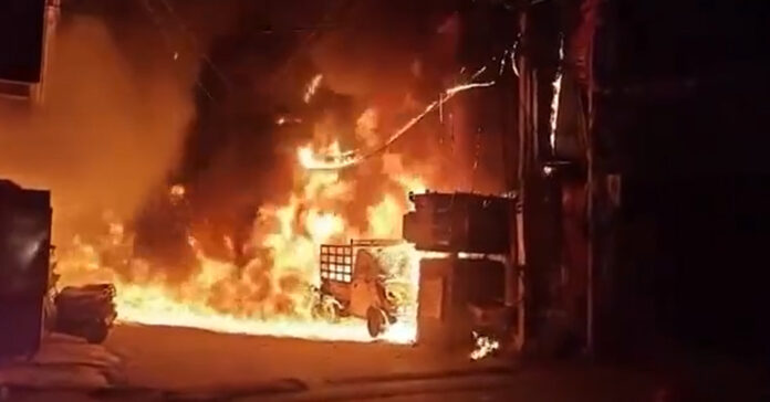 మియాపూర్ లో భారీ శబ్దంతో పేలిన ట్రాన్స్ఫార్మర్..