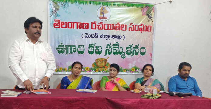 సాహిత్యం సామాజిక చైతన్యానికి ఆయుధం కావాలి