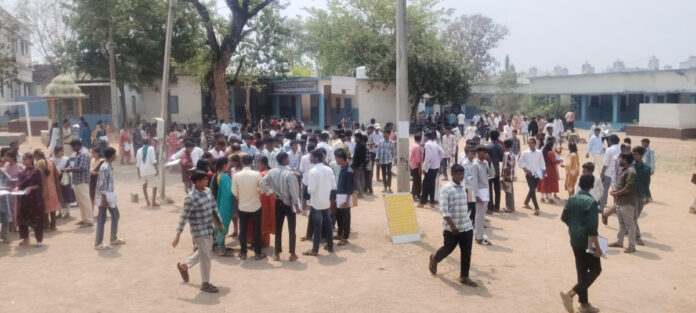 Tenth first day of exam passes peacefully with full attendance