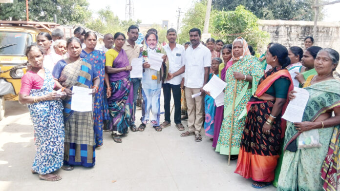 కేసీఆర్ సారూ ఫామ్హౌస్ నుంచి బయటకు రండి