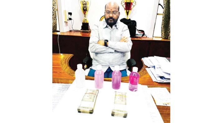 అగ్రికల్చర్ యూనివర్సిటీలో ఏసీబీ దాడులు