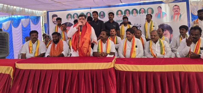Free sewing machines for women soon: Minister Ponnam