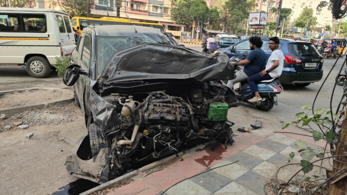 గచ్చిబౌలిలో ఘోర రోడ్డు ప్రమాదం