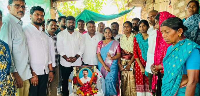 సురేందర్ కుటుంబానికి అండగా బీఆర్ఎస్