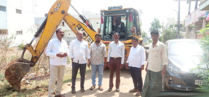 ఆదర్శ నగర్లో ప్రత్యేక డ్రైవ్తో చెట్ల తొలగింపు