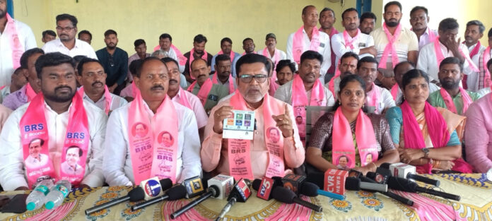 Congress meeting to criticize KCR.. Putta Madhukar's allegations