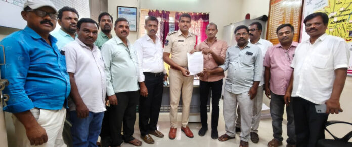 విలేఖరిపై బెదిరింపులకు పాల్పడిన వ్యక్తిపై కేసు