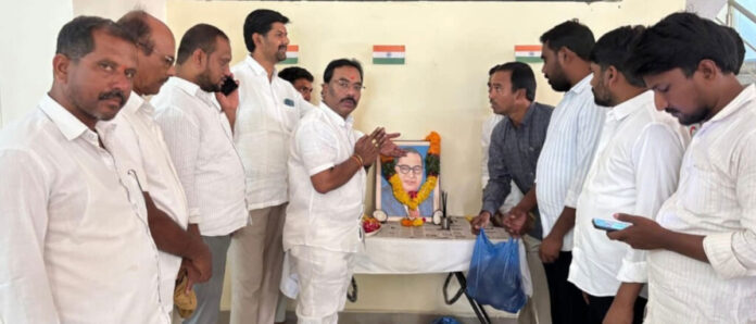 అనగారిన ప్రజల జీవితాలలో వెలుగులు నింపిన అంబేద్కర్